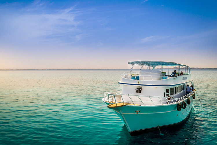 Boat rental services in the gold coast